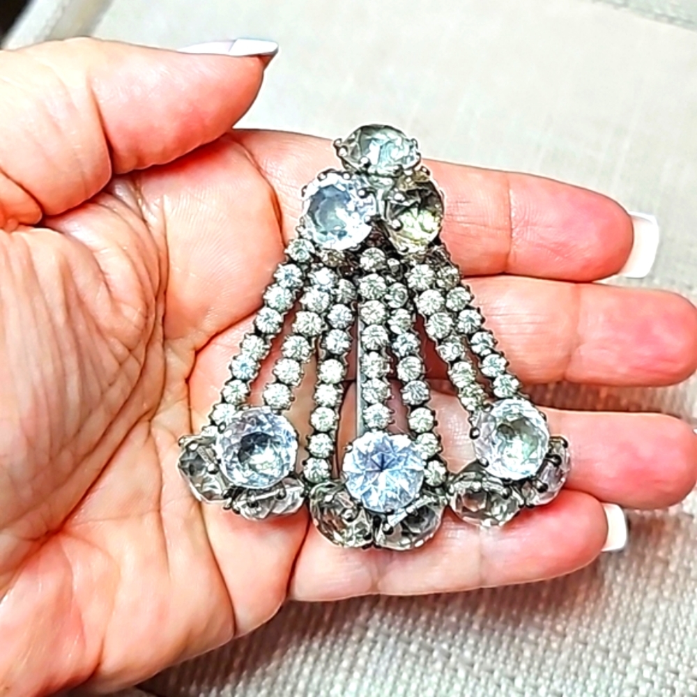 Family Estate Rhinestone Brooch - Picture 2 of 5